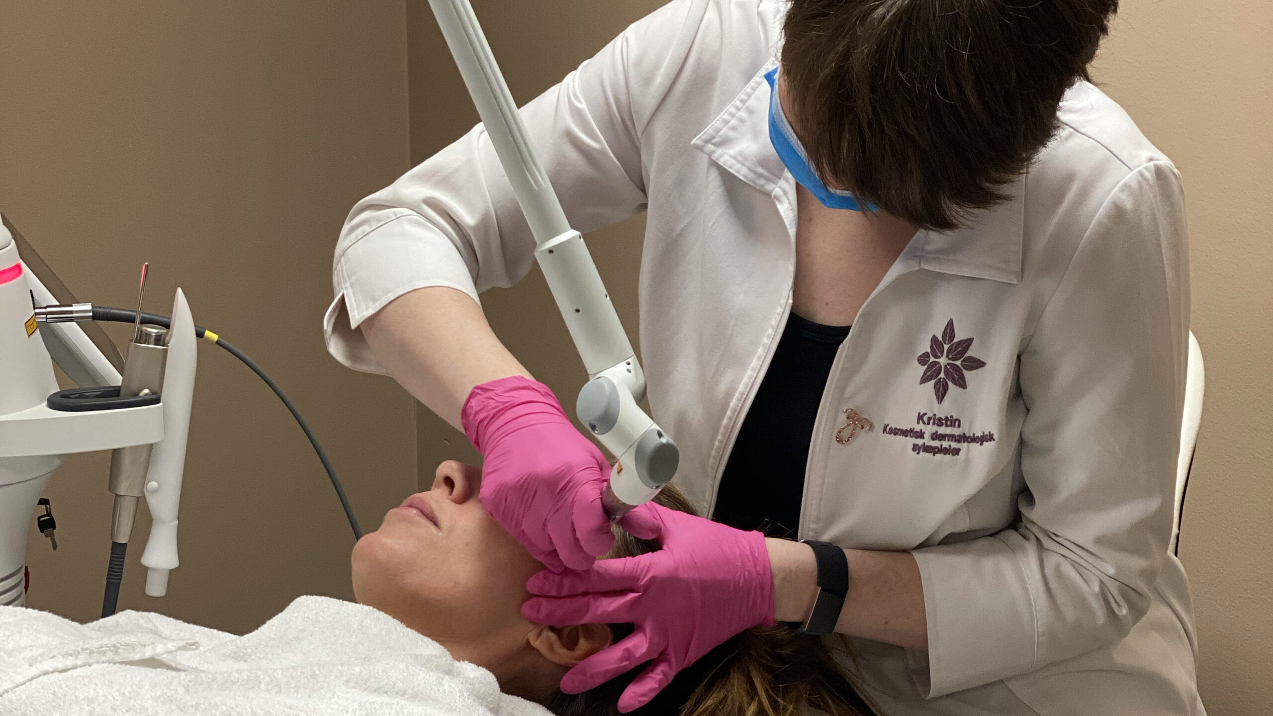 Hudoppstramming med Fotona-laser hos Frogner Hudklinikk