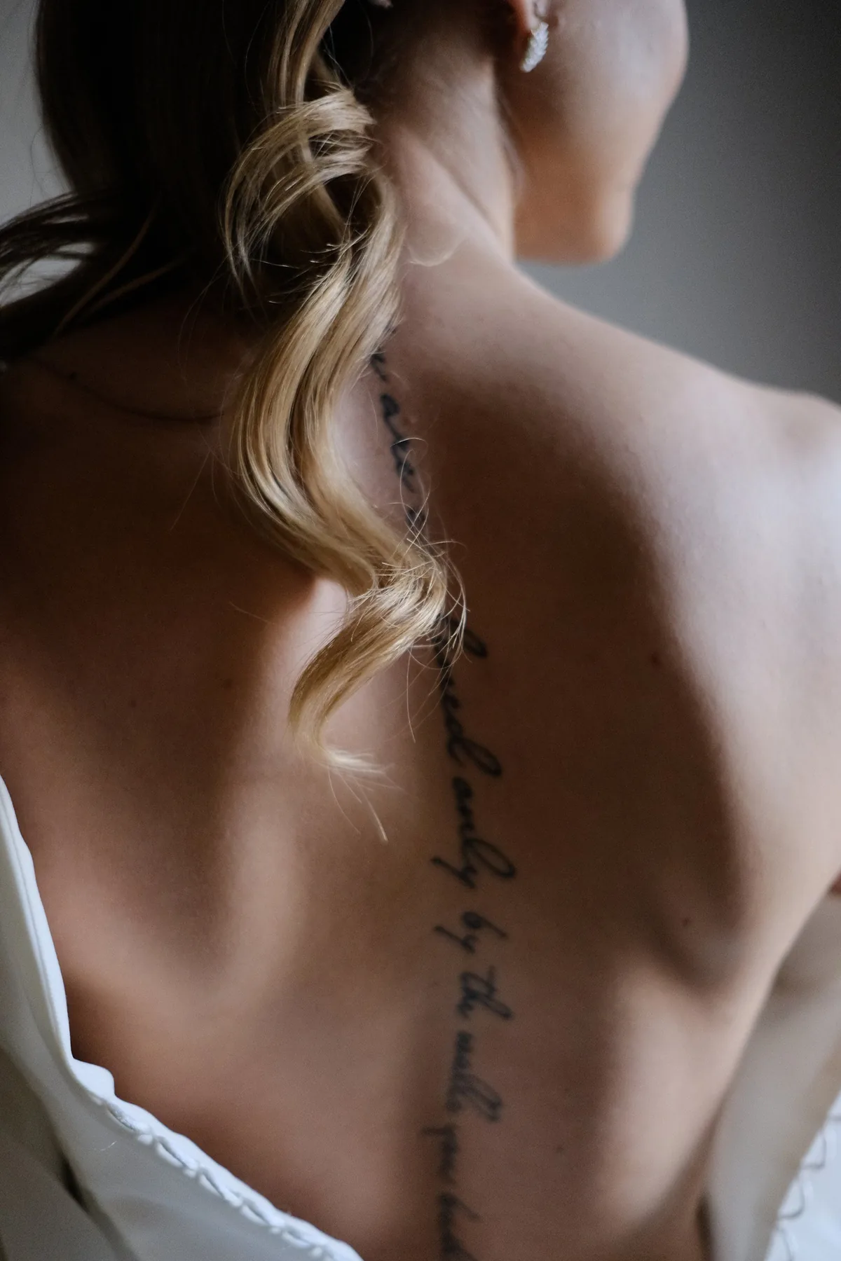 Tatovering langs ryggraden